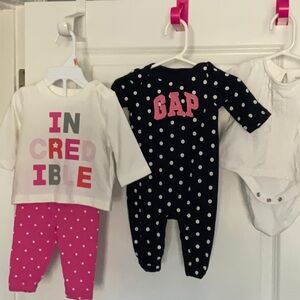 Baby GAP 0-3 Months x 4 pieces